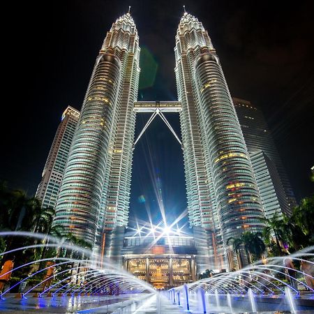 Sky Suites At Klcc By Mitstay Куала-Лумпур Экстерьер фото