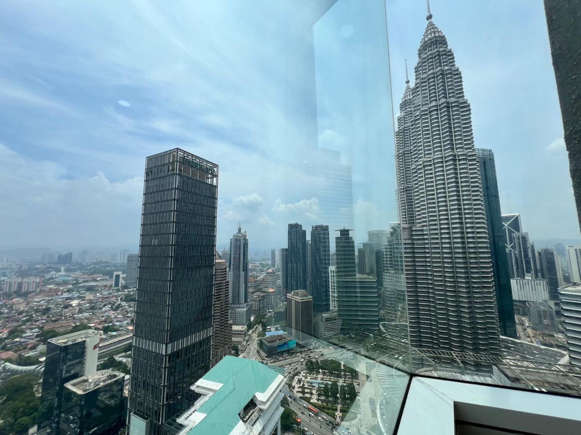 Sky Suites At Klcc By Mitstay Куала-Лумпур Экстерьер фото