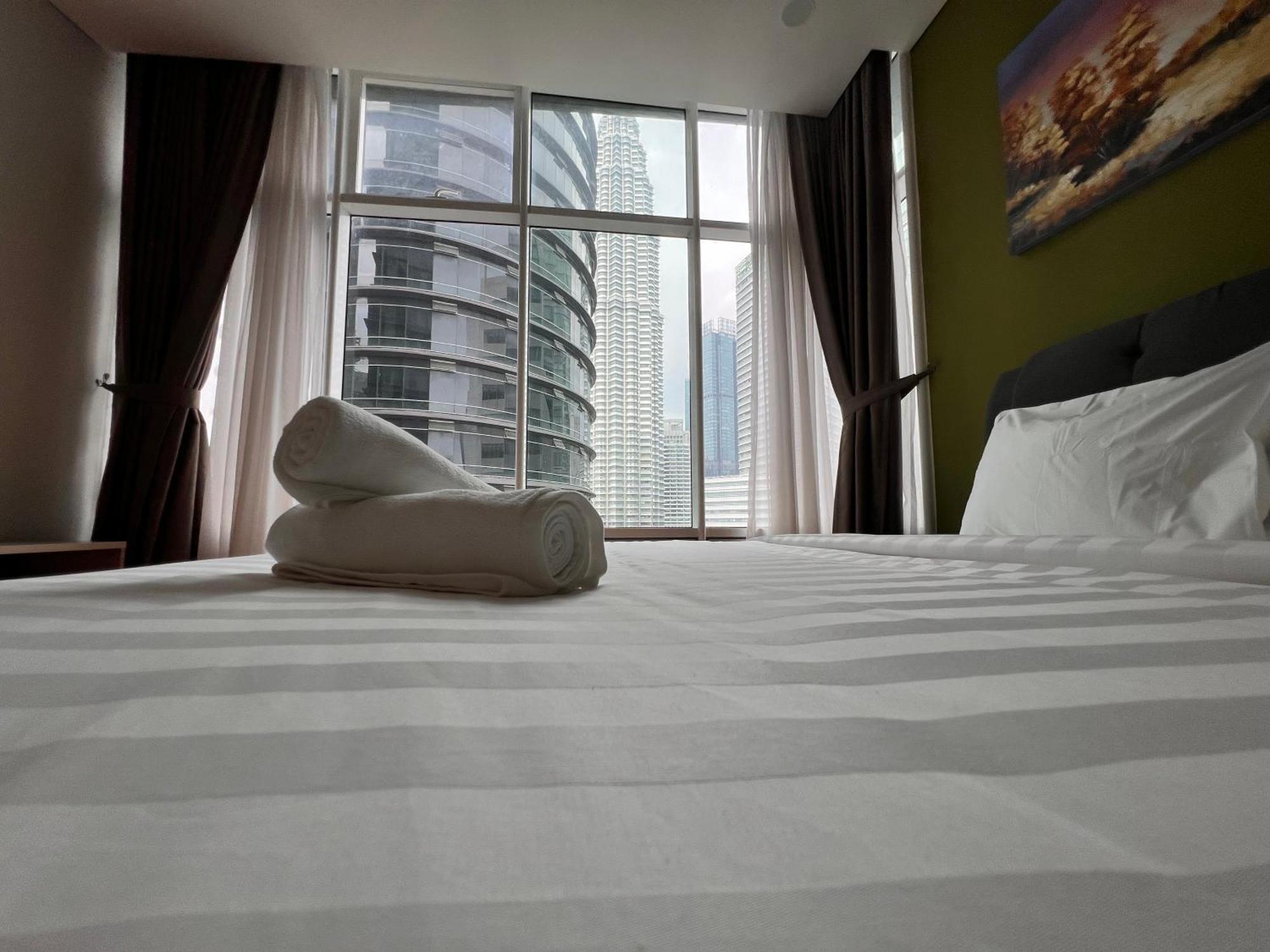 Sky Suites At Klcc By Mitstay Куала-Лумпур Экстерьер фото