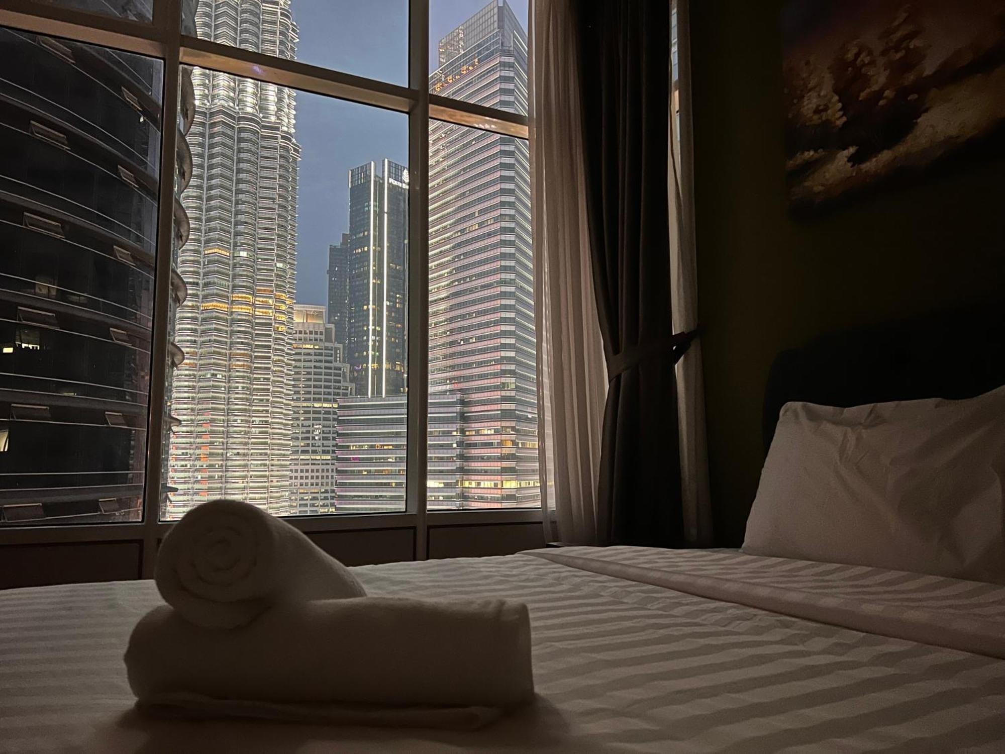 Sky Suites At Klcc By Mitstay Куала-Лумпур Экстерьер фото