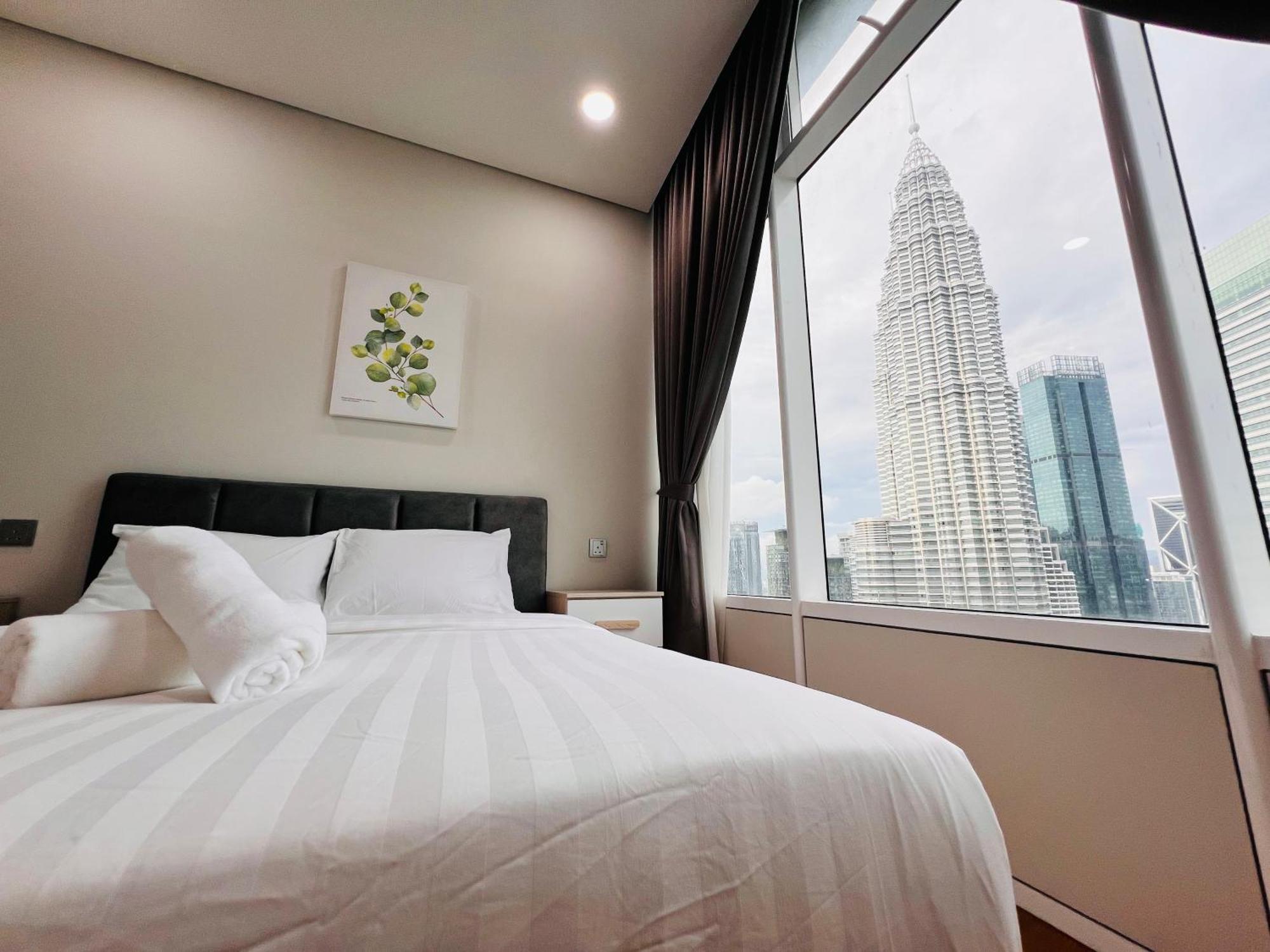Sky Suites At Klcc By Mitstay Куала-Лумпур Экстерьер фото