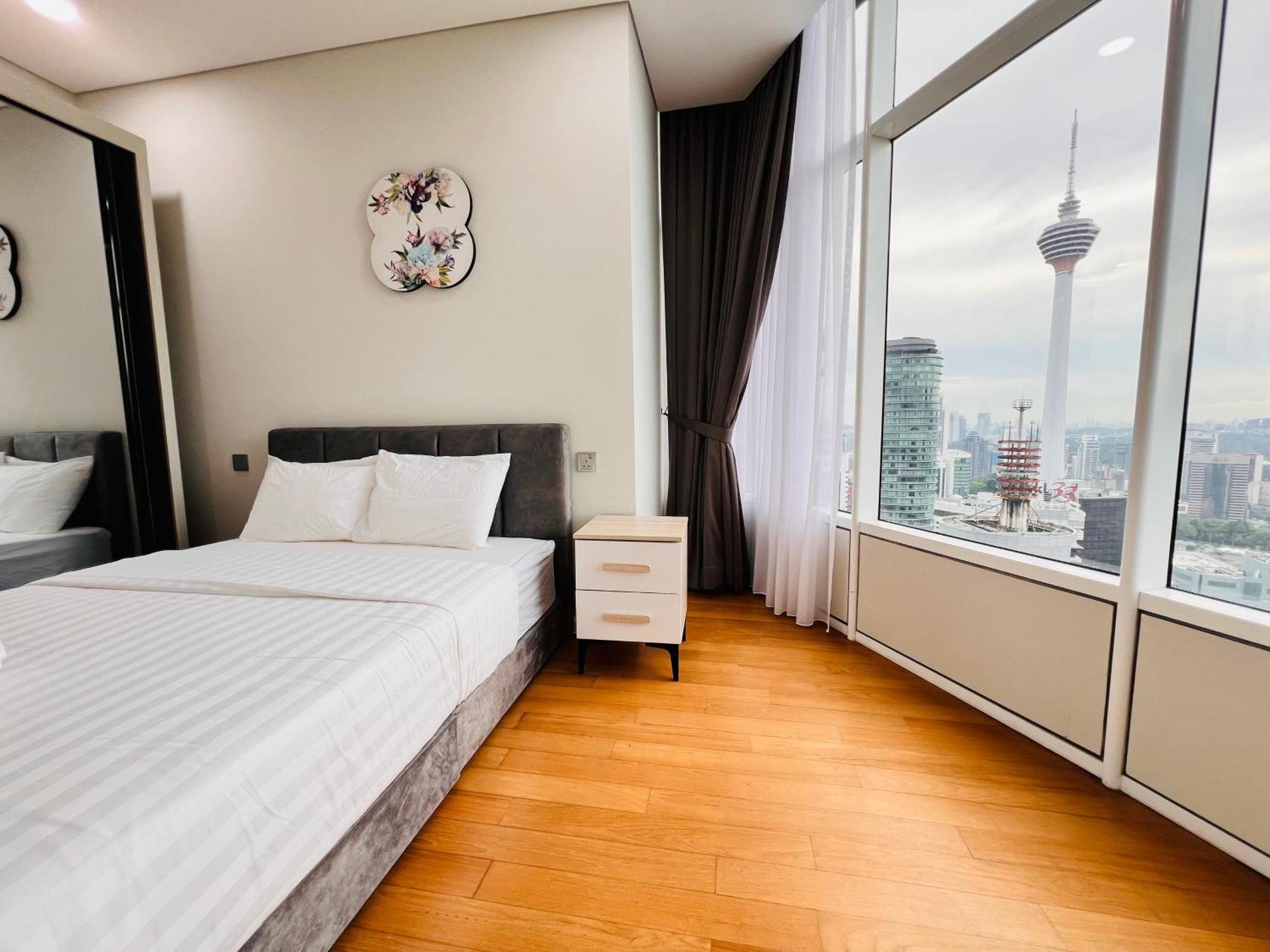 Sky Suites At Klcc By Mitstay Куала-Лумпур Экстерьер фото